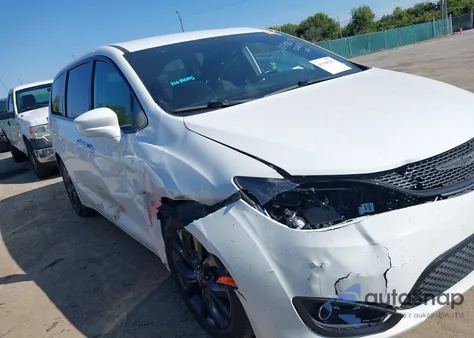 2018 Chrysler Pacifica Touring Plus из США, поврежденный, VIN 2C4RC1FG5JR228429